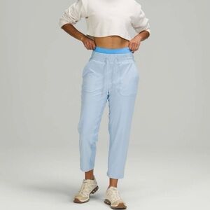 Lululemon Women’s Beyond the Studio High Rise Crop in Blue Linen, Size 2